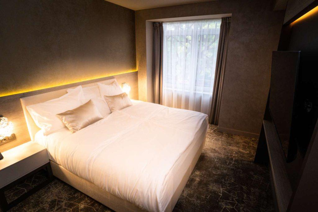 DELUXE DOUBLE ROOM WITH SHOWER
